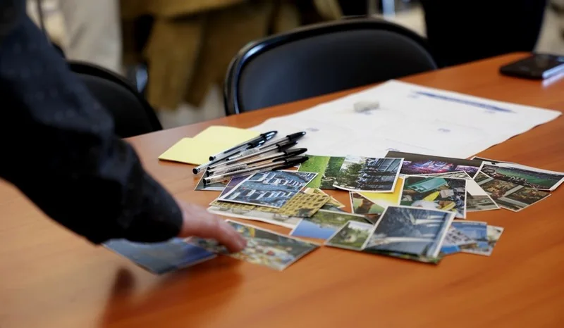 Supports de travail sur une table